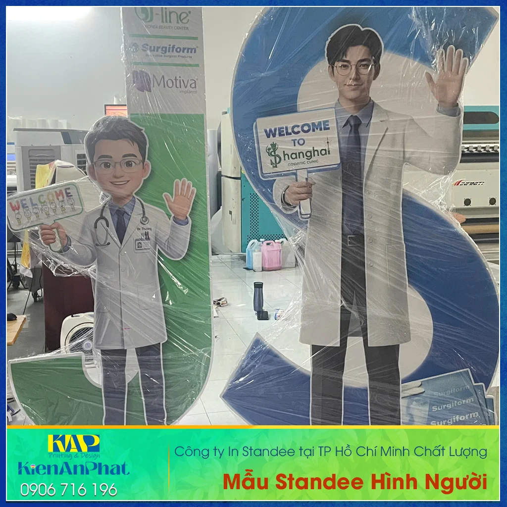 Mẫu Standee hình người, Standee mô hình người Tháng 4/2026